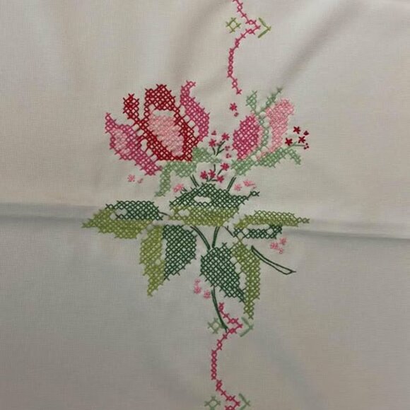 78x57 Vintage Hand Embroidered Cross Stitch Tablecloth + 8 Napkins Floral EUC - Picture 6 of 10